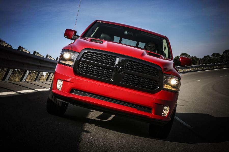  Dodge Ram 1500 Sport Night Quad Cab 2016 года  (фото 7 из 9)